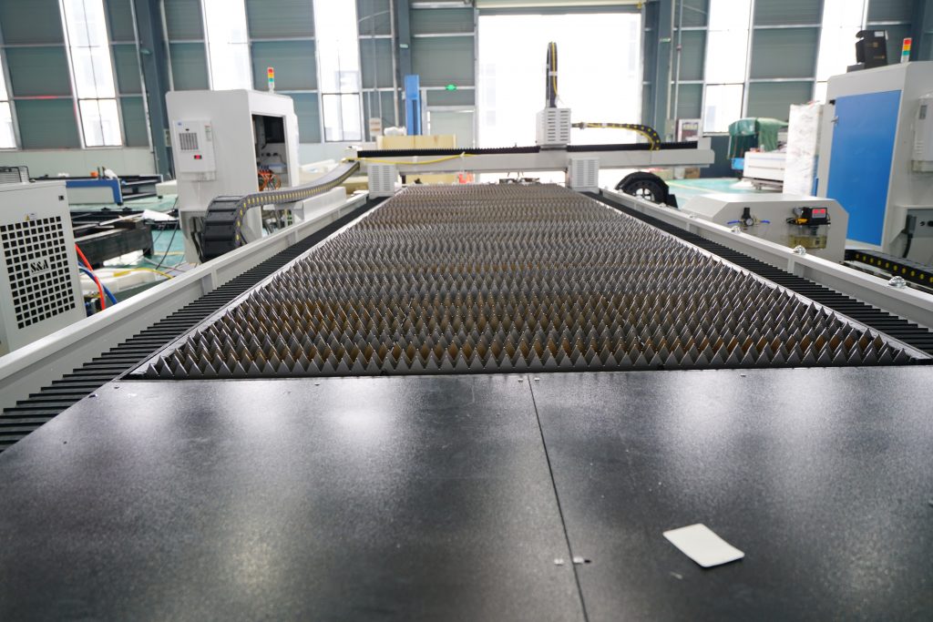 Mesin pemotong laser serat logam lembaran baja kekakuan yang sangat baik untuk Aluminium Stainless